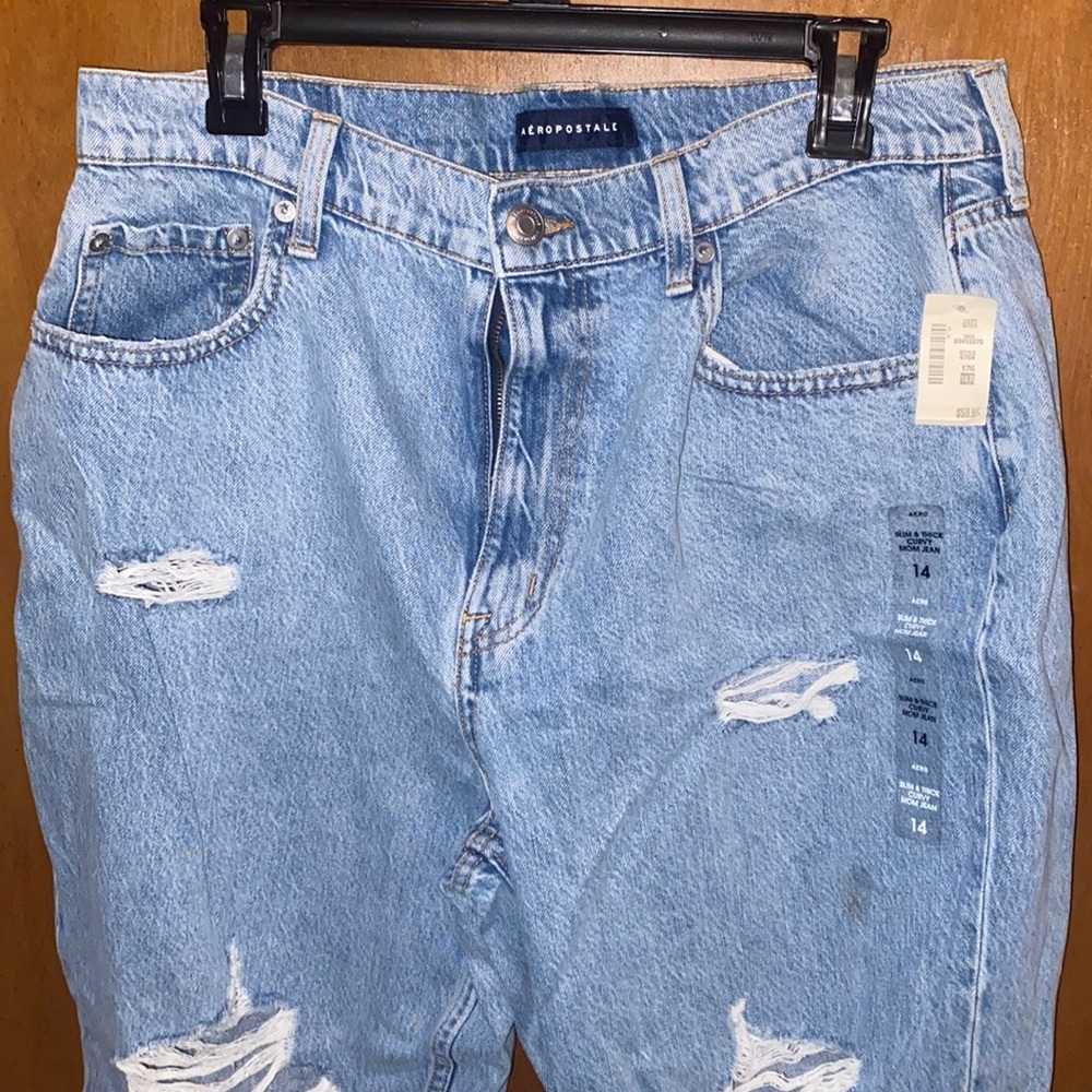 NWT Aeropostale Slim & Thick Curvy Ripped Mom Jean Regular Length